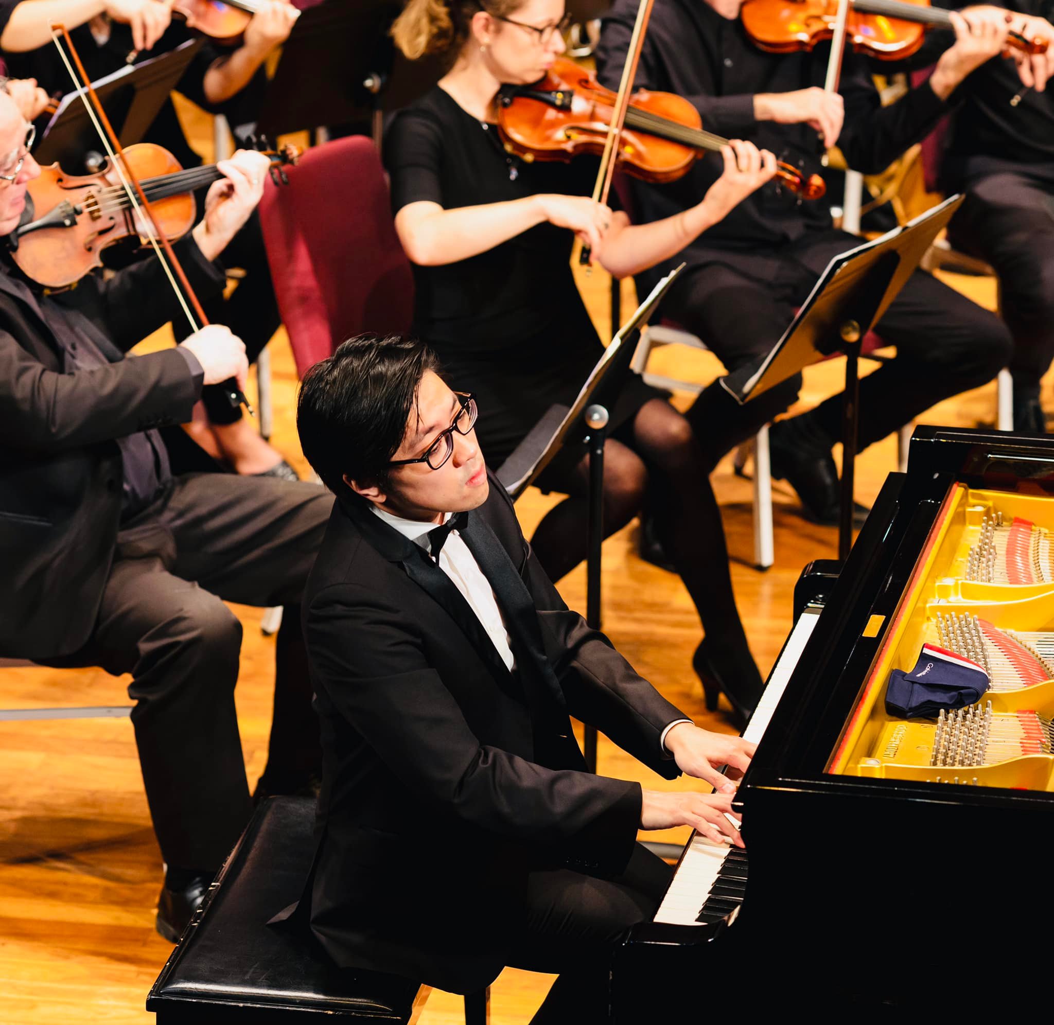 Dàn nhạc giao hưởng Balmain Sinfonia cùng nghệ sĩ dương cầm Lưu Hồng Quang đã có một buổi trình diễn xuất sắc, sáng suốt và đầy thấu cảm.