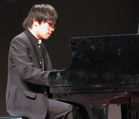 Lưu Hồng Quang chiến thắng vang dội tại cuộc thi piano Lev Vlassenko